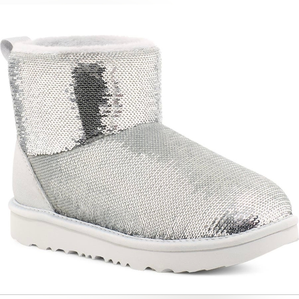 NEW GIRLS CLASSIC MINI SILVER SEQUIN AUTHENTIC UGG (Size 6 Big Girls)